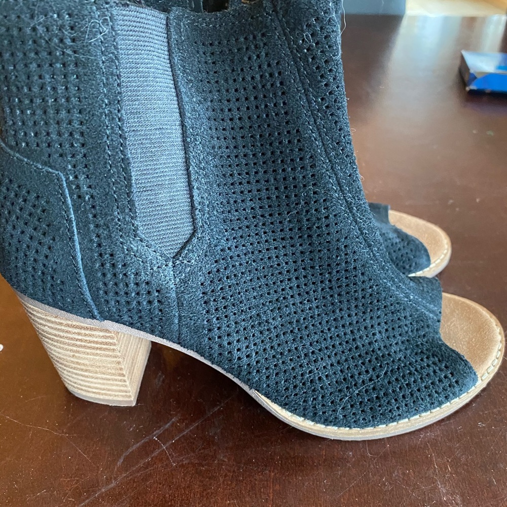 Tom’s Suede Booties - Picture 3 of 5